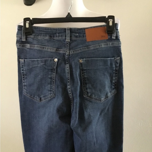 HOST PICK- ZARA HIGH RISE JEANS/ USA SIZE 4- EUR 36(98% COTTON, 2% ELASTANE) - Picture 5 of 9